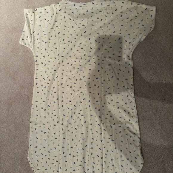 Cozy soft Floral Nightgown in Small, Pale Yellow - Picture 3 of 4